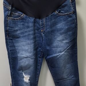 A:Glow maternity capri's, size 14